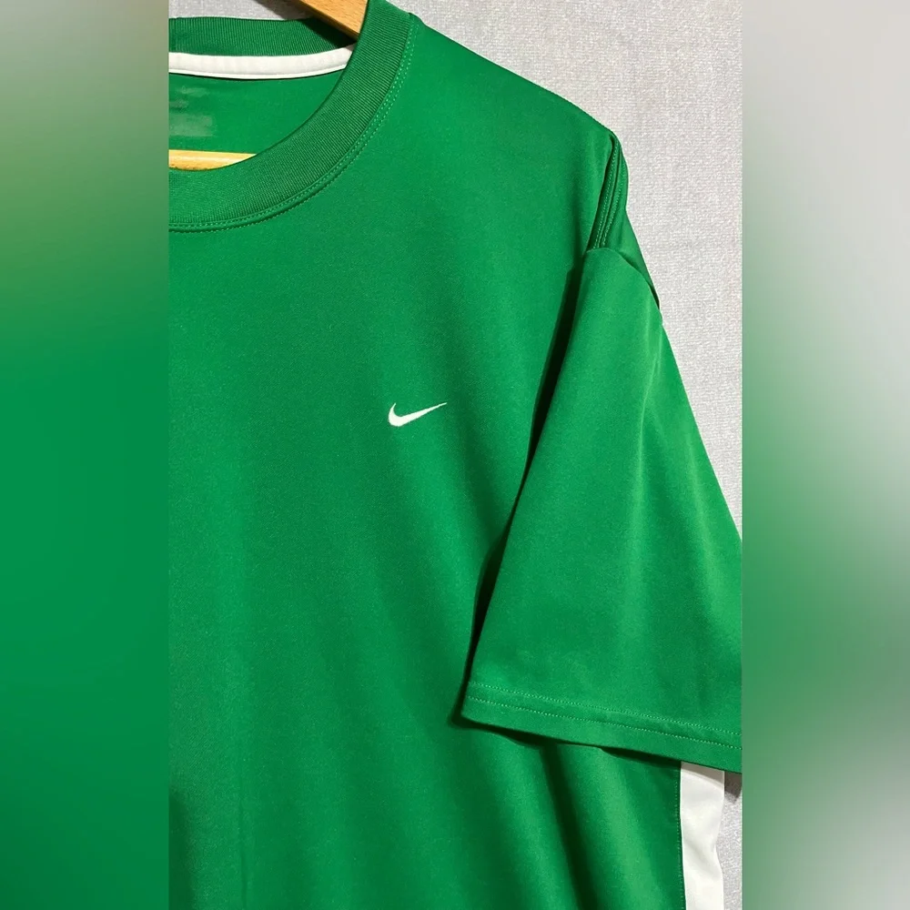 Nike Men's Green and‎ White Short Sleeve Tee - Picture 4 of 7